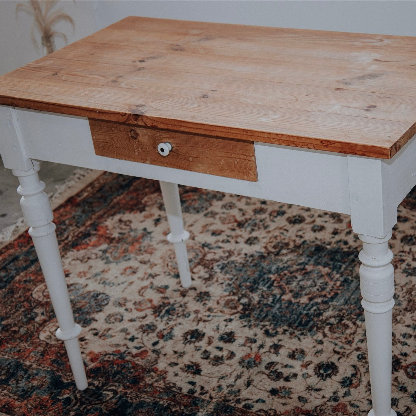 Vintage Tisch aus Holz mit Schublade